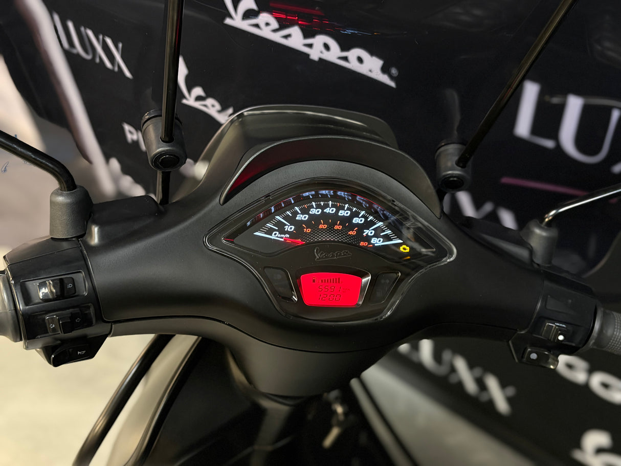 Vespa Sprint | Mat Zwart | 1 eig