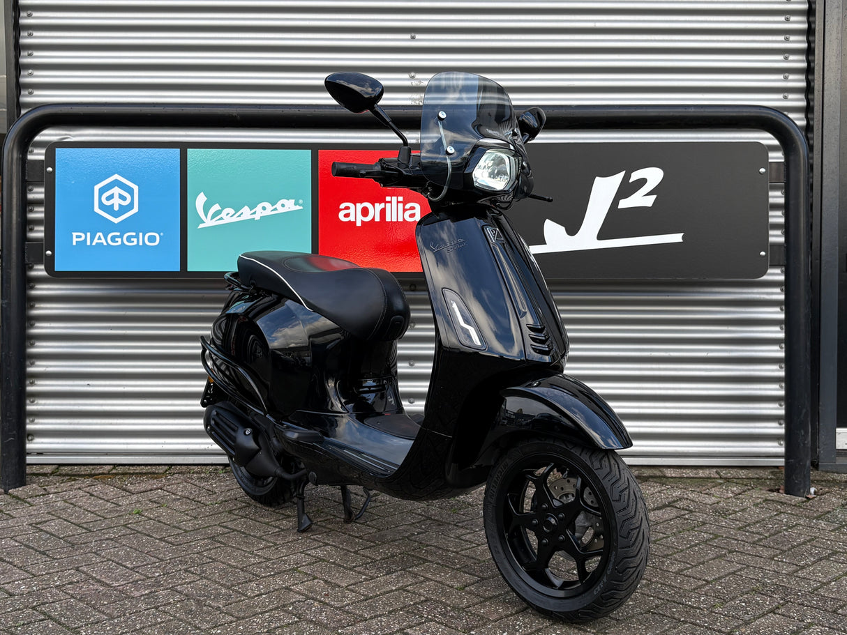 Vespa Sprint | Glans Zwart