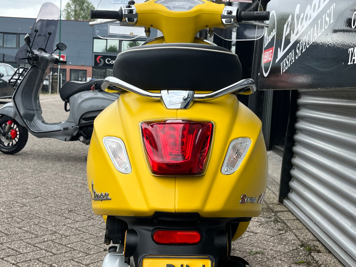 Vespa Sprint Mat Geel Brom 2018 9874 km 1 eig