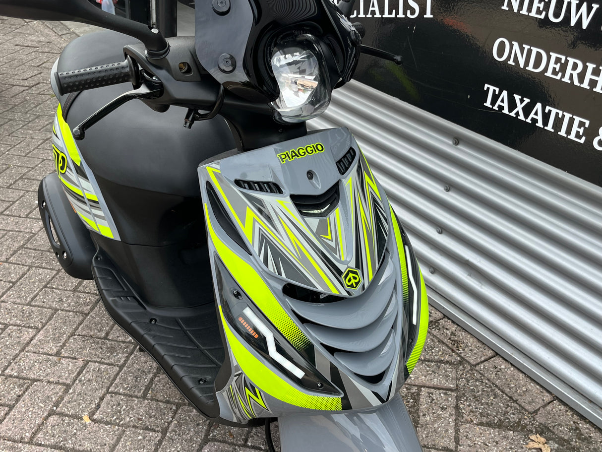 Piaggio Zip Nardo Grey Brom 2023 4000 km Full Option 1e eig