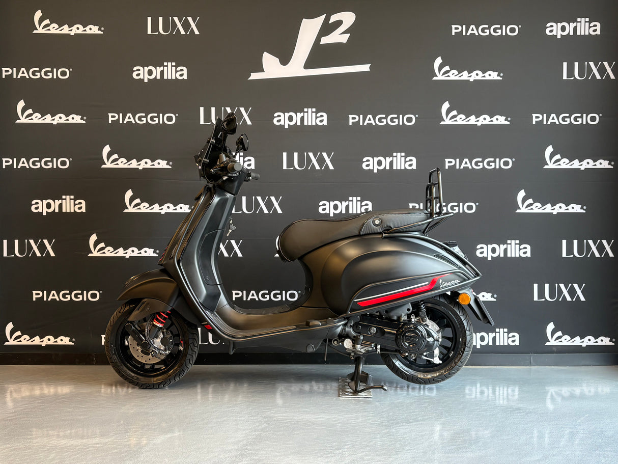 Vespa Sprint | Mat Zwart