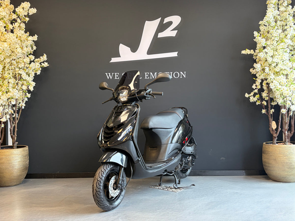 Piaggio Zip | Black on Black