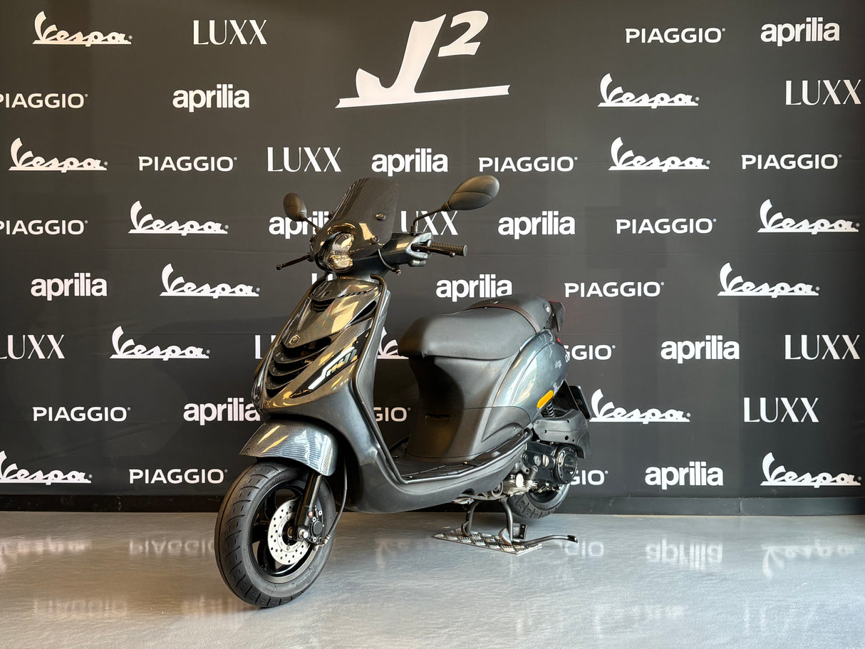 Piaggio Zip | Carbon | 1 eig