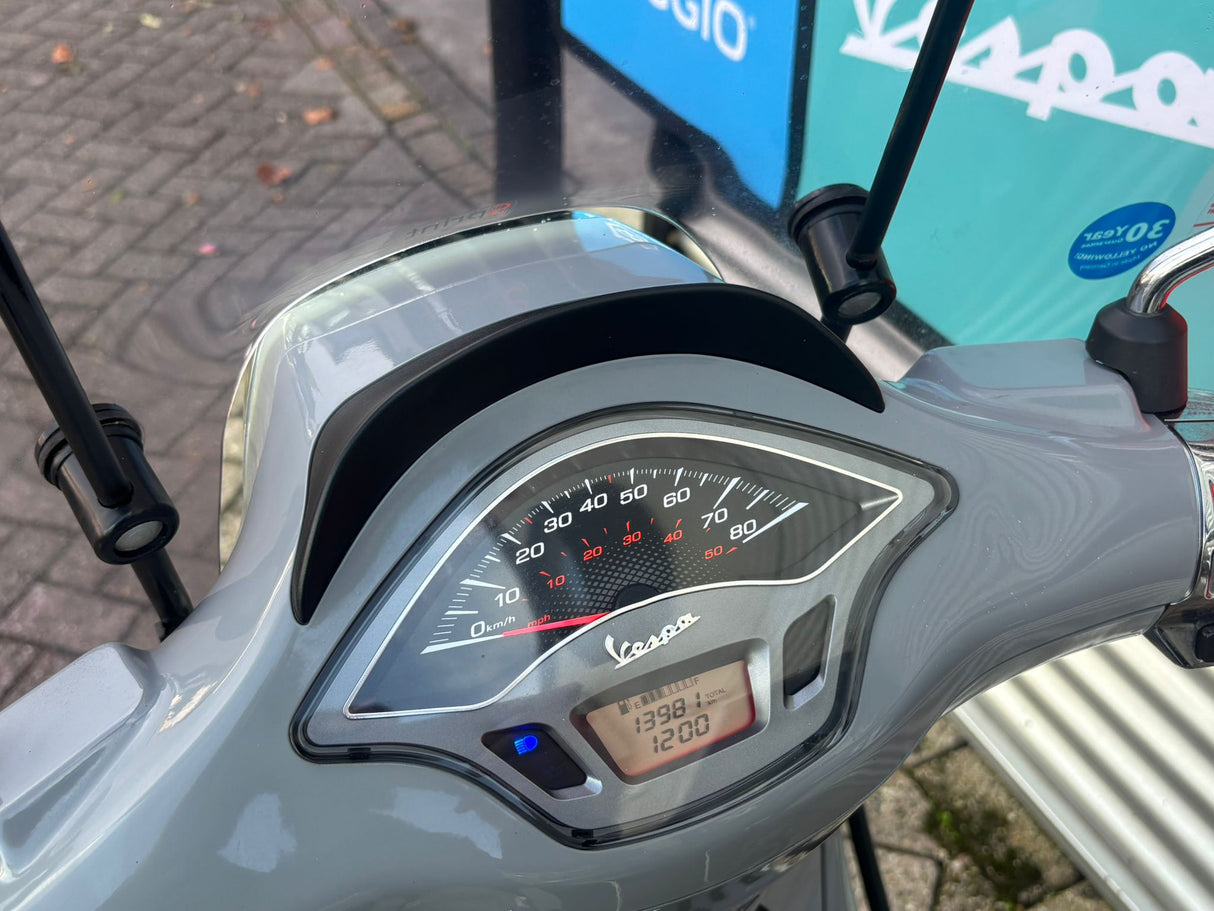 Vespa Sprint Nardo Grey Snor/Brom 2018 13981 km 1 eig GARANTIE