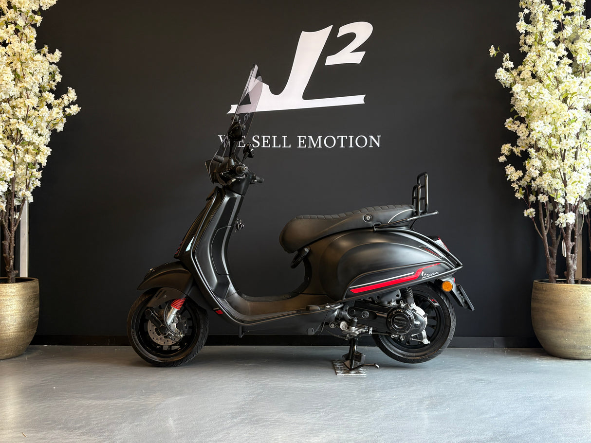 Vespa Sprint | Mat Zwart