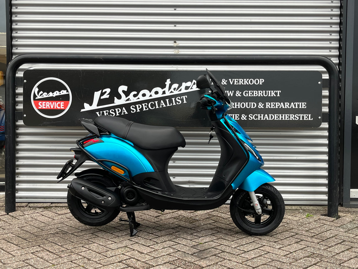 Piaggio Zip Ice Candy Blu Brom 2022 9558 km Full Option 1eig