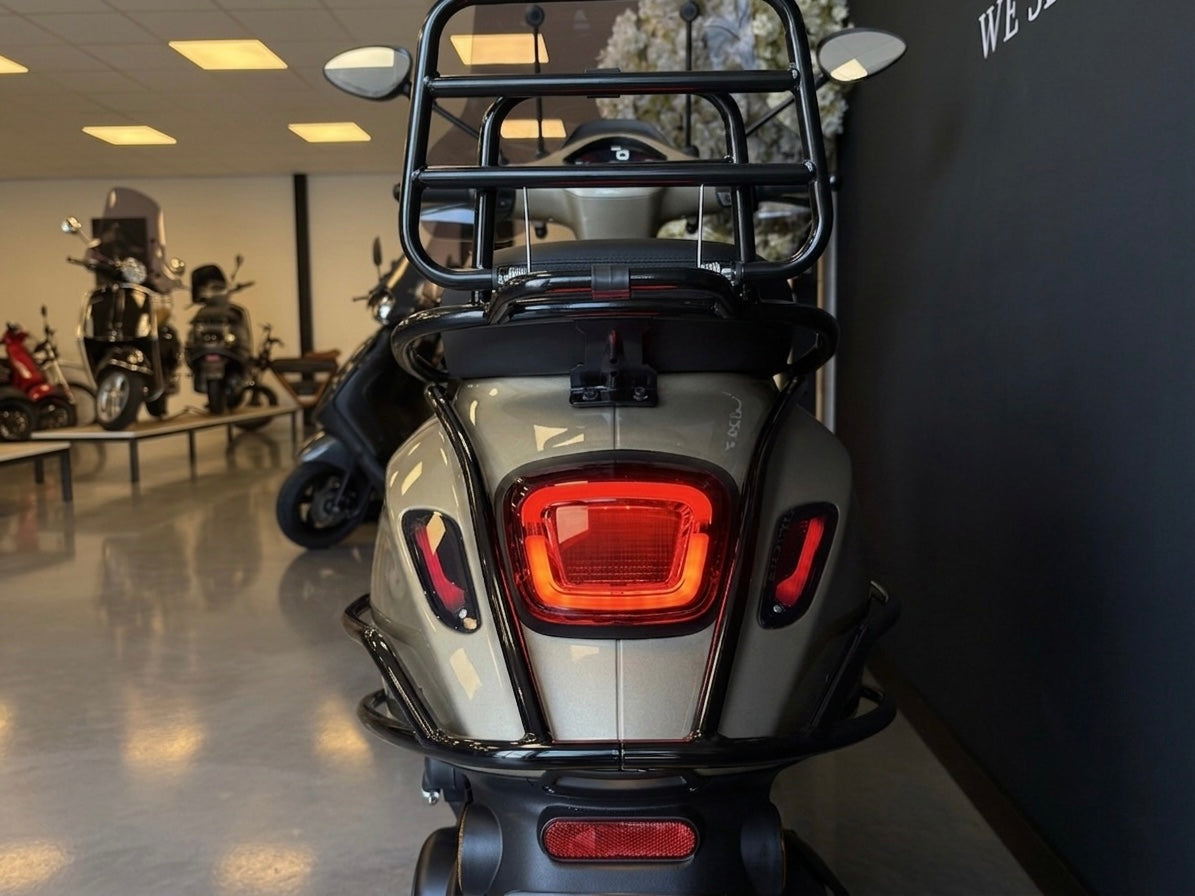 Vespa Sprint | BMW Champange Quartz