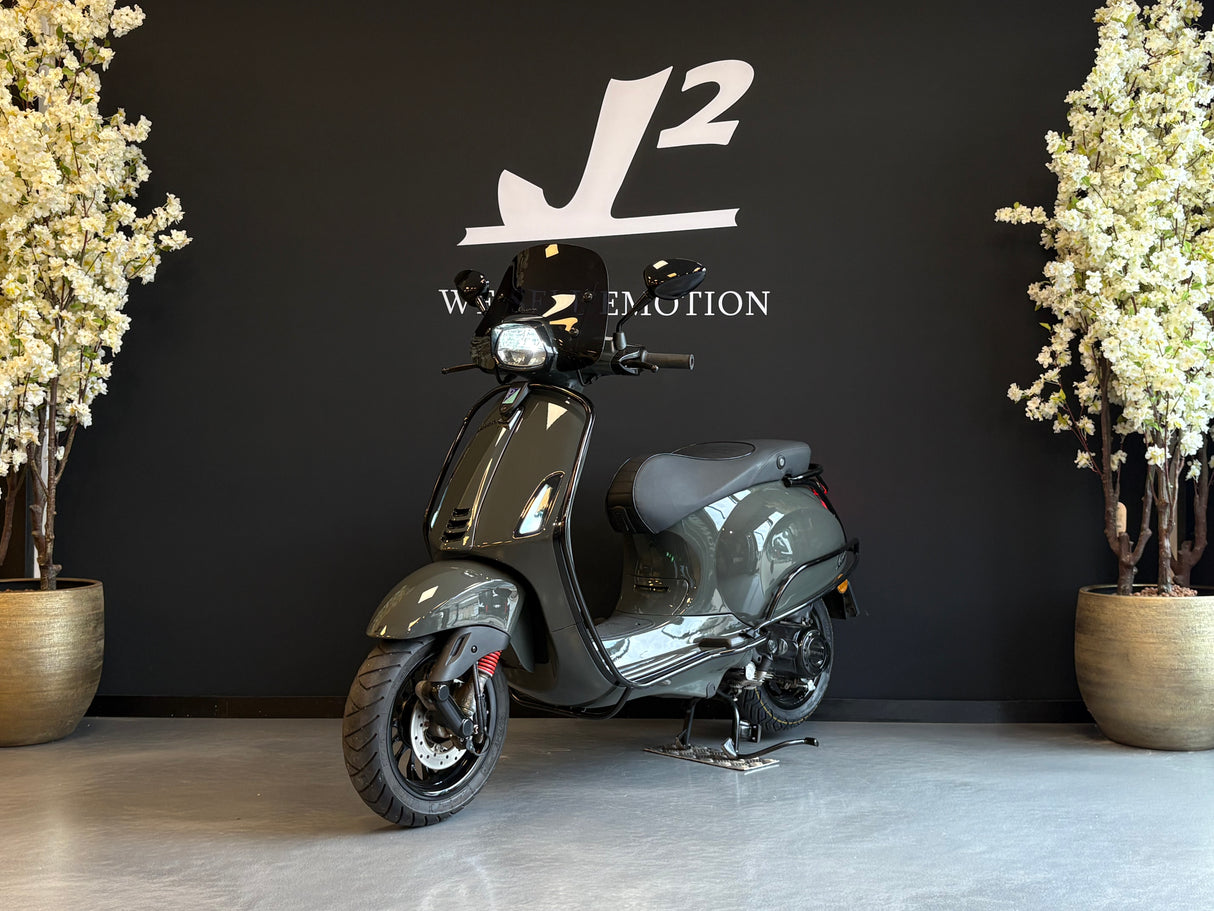 Vespa Sprint | Guerilla Green