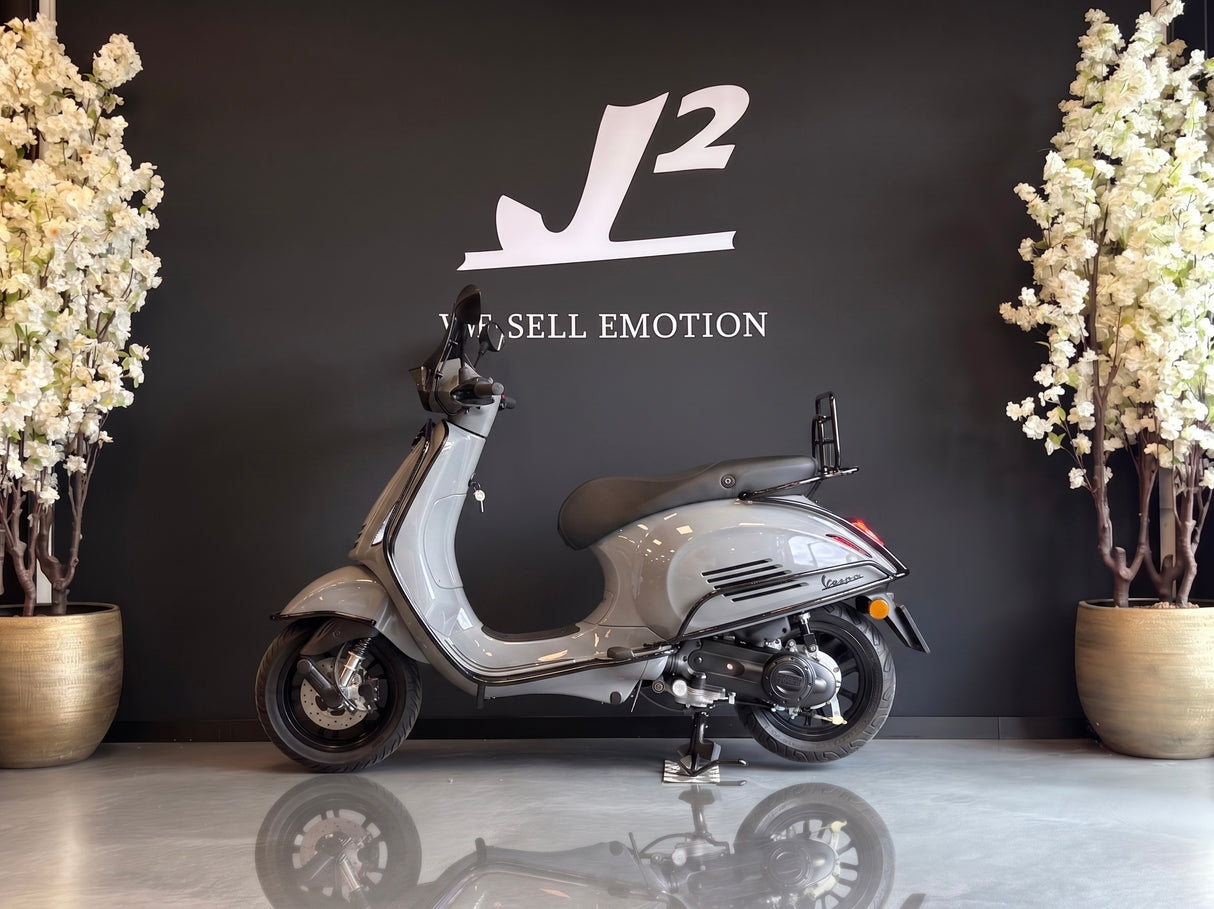 Vespa Sprint | Porsche Krijt Grijs