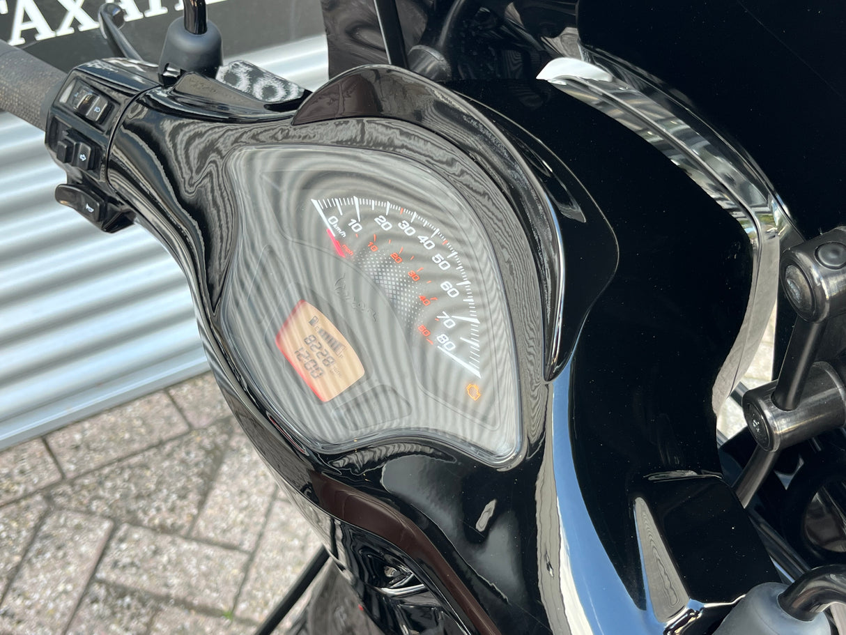 Vespa Sprint Glans Zwart Brom 2024 8228 km Full Option