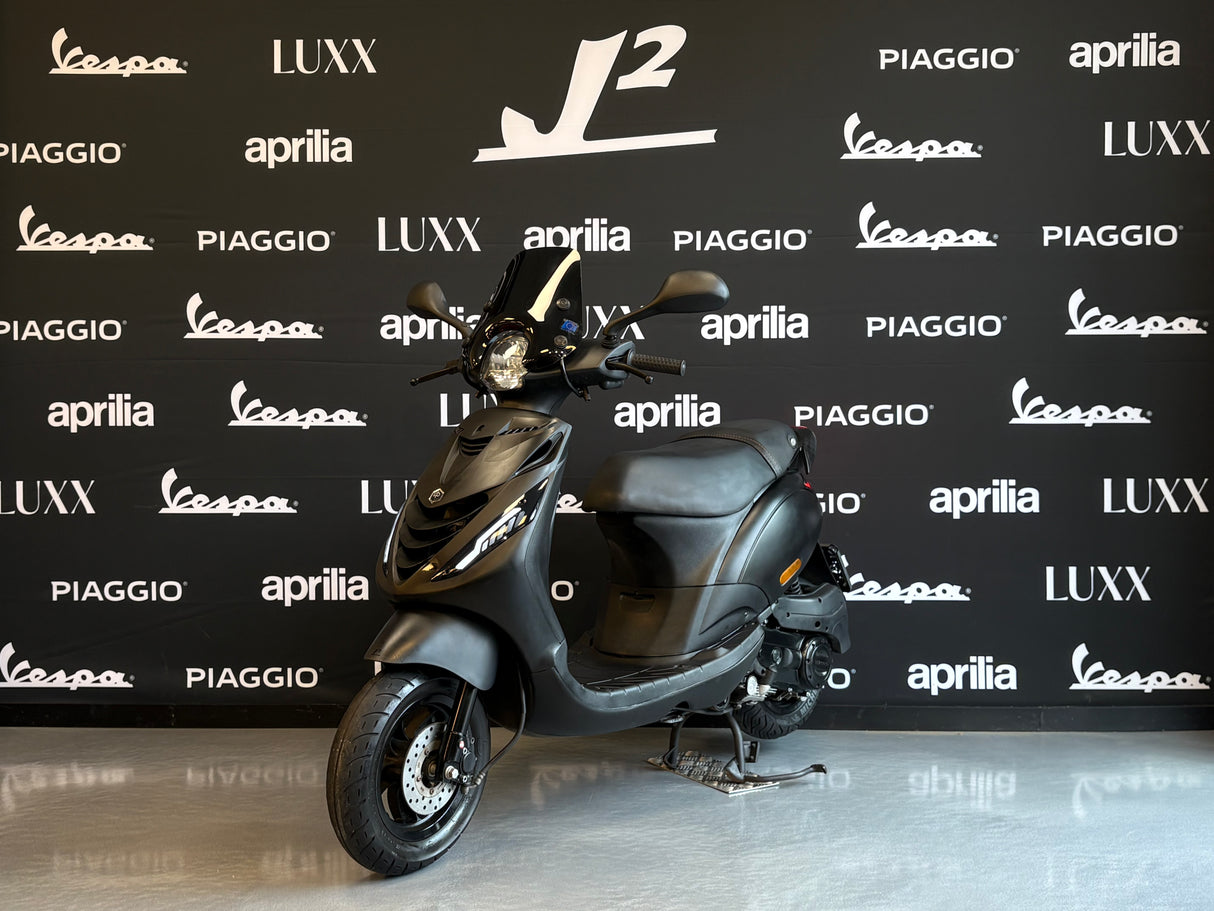 Piaggio Zip | Mat Zwart