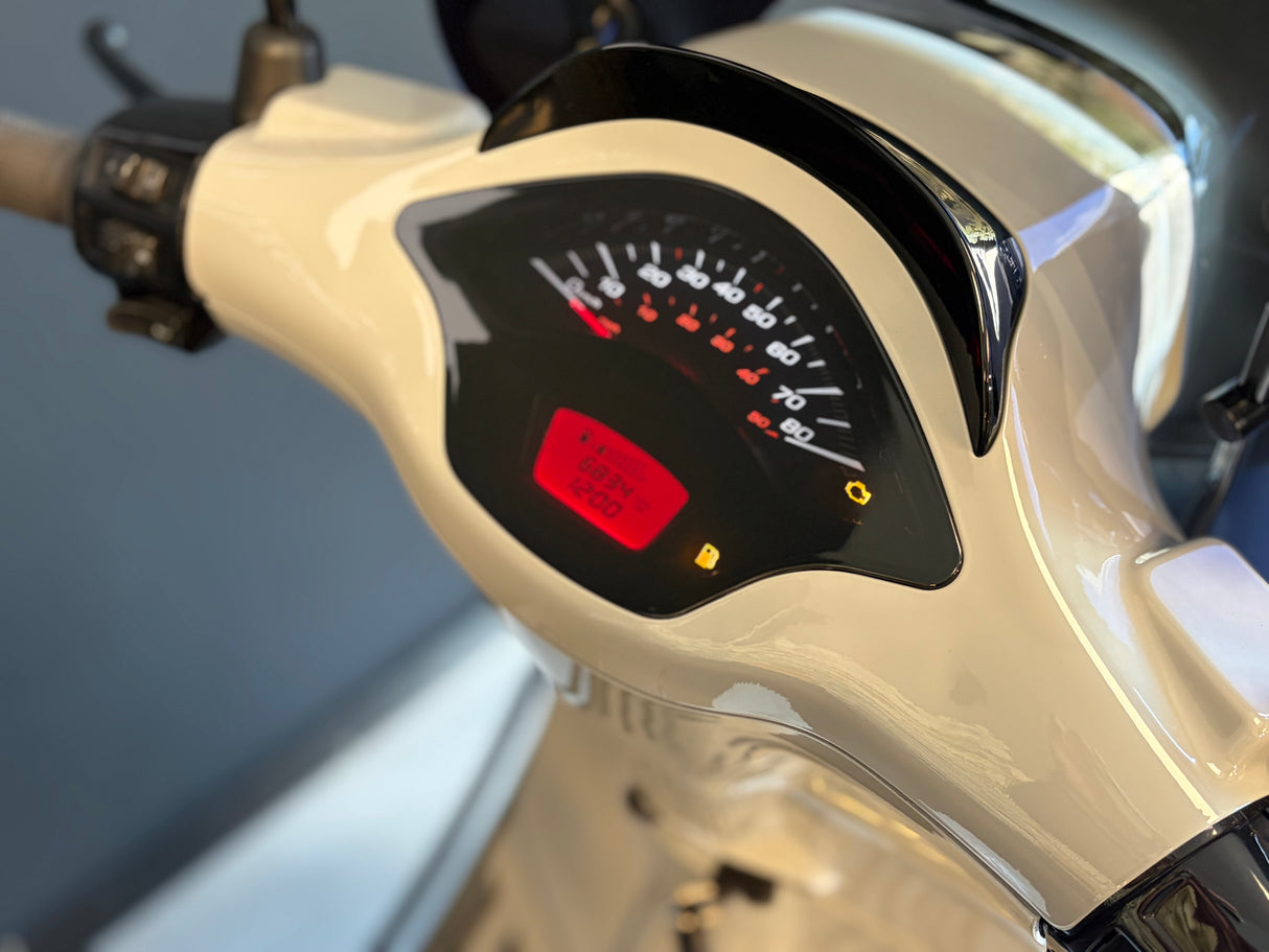 Vespa Sprint | Porsche Krijt Grijs