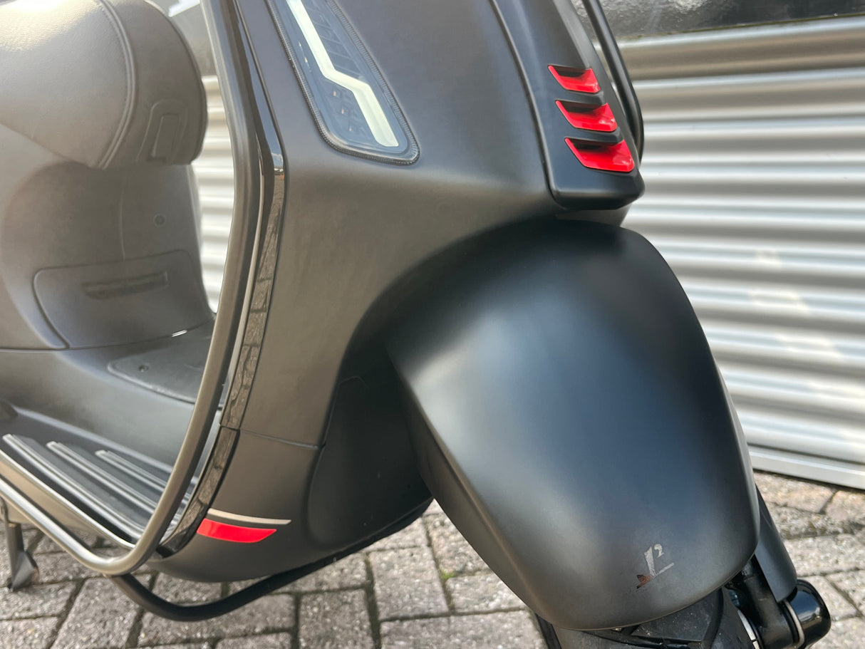 Vespa Sprint Mat Zwart Snor 2021 1737 km 1 eig NIEUWSTAAT