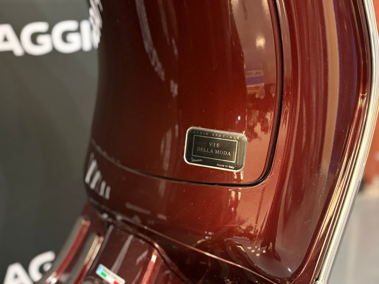 Vespa LXV | Candy Apple Red | 1 eig