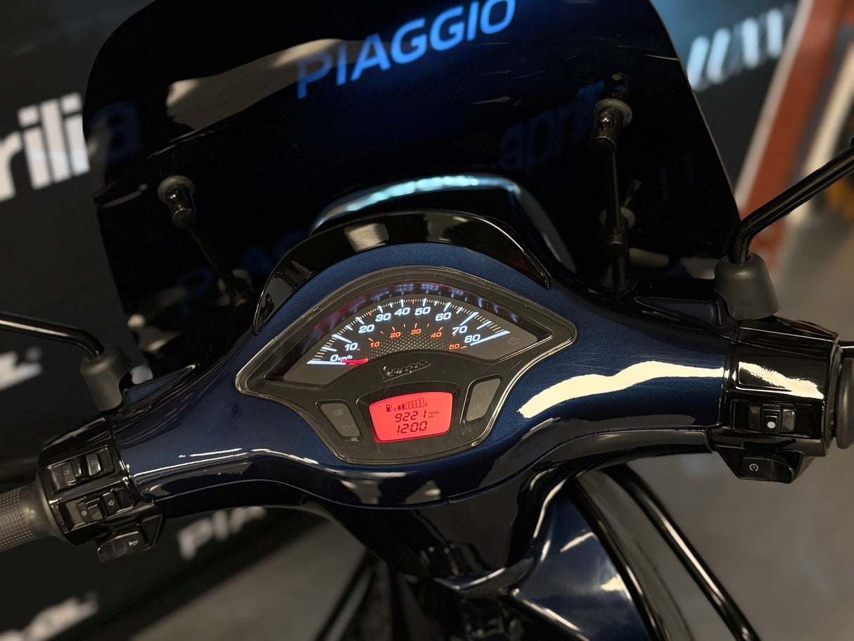 Vespa Sprint | Dark Midnight Blu