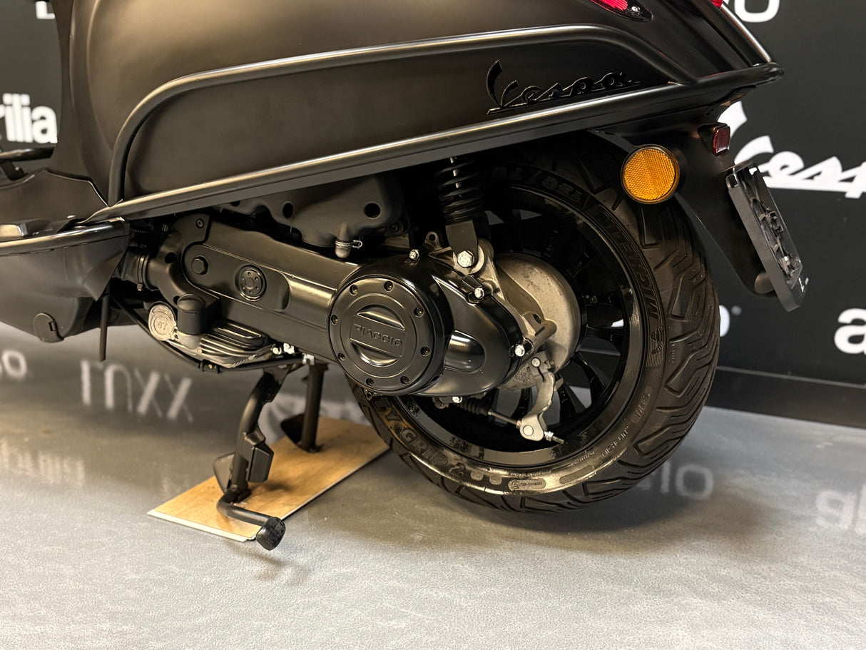 Vespa Sprint | Mat Zwart | 1 eig