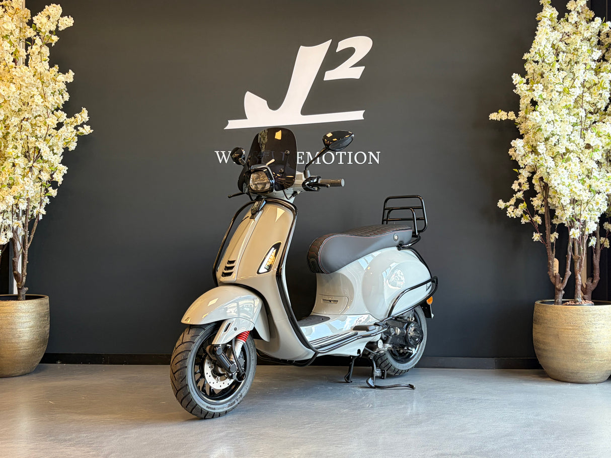 Vespa Sprint | Porsche Krijt Grijs