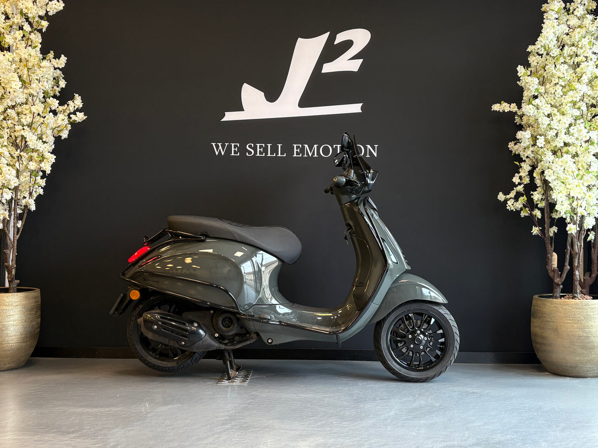 Vespa Sprint | Guerilla Green