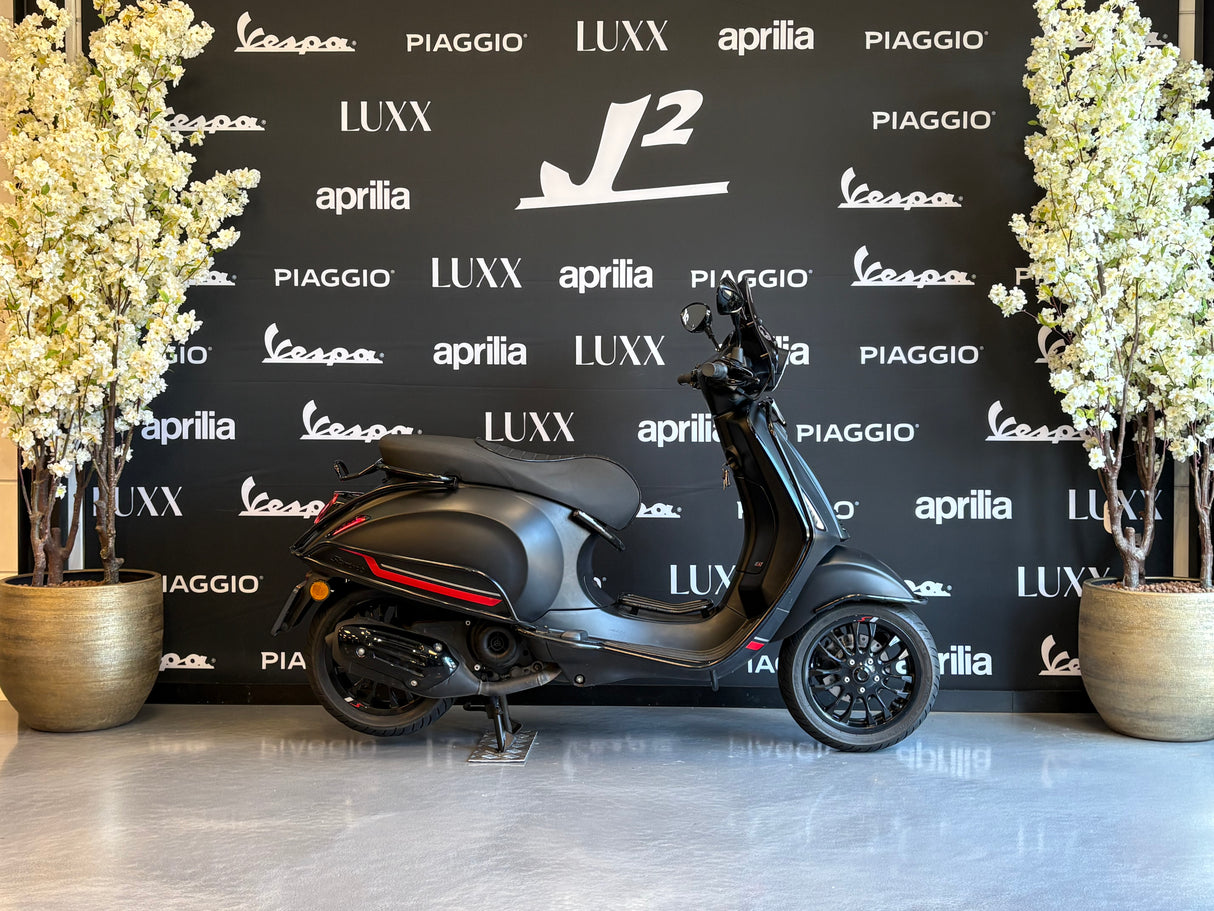 Vespa Sprint | Mat Zwart
