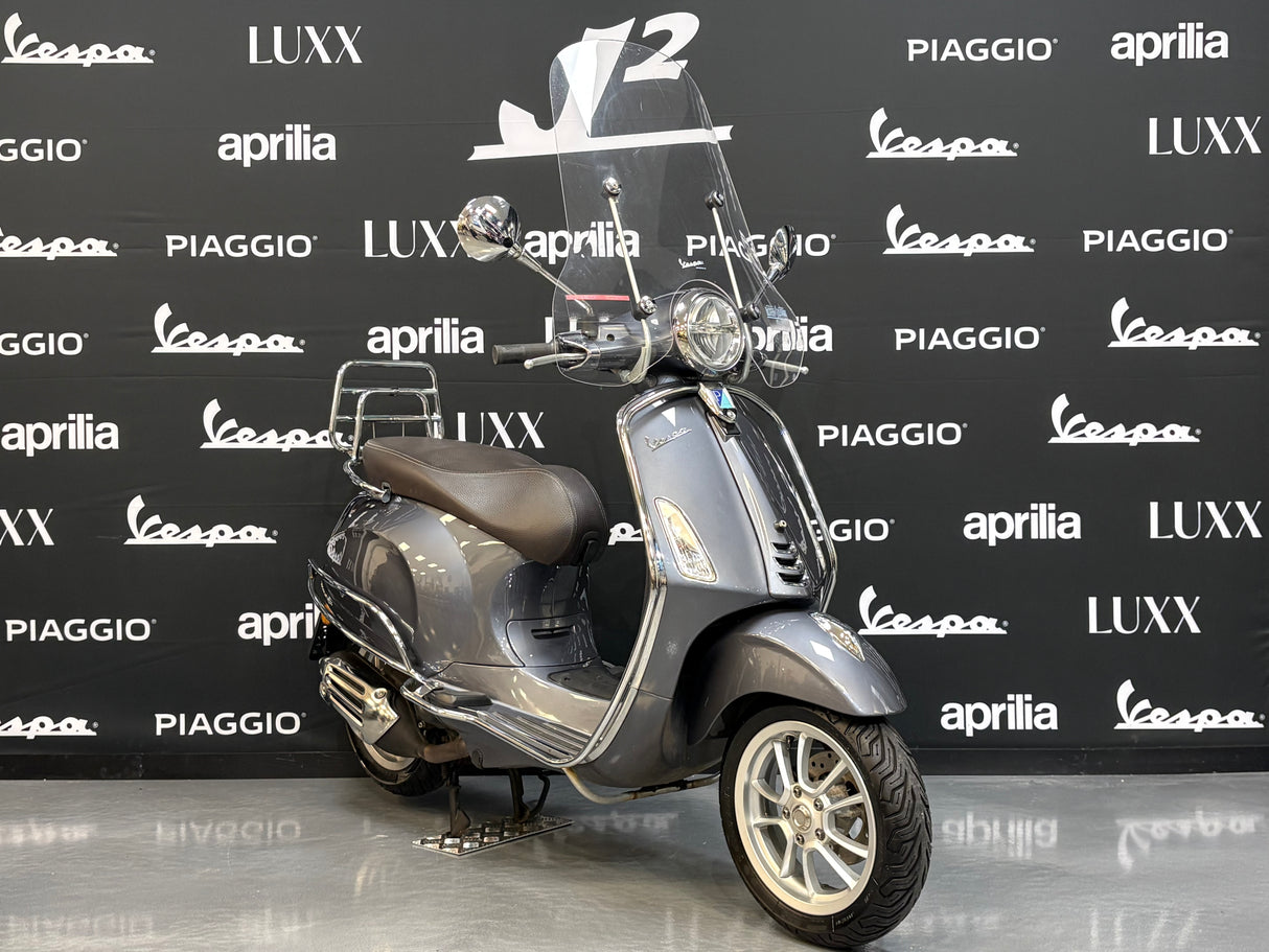 Vespa Primavera | Grijs | 1 eig