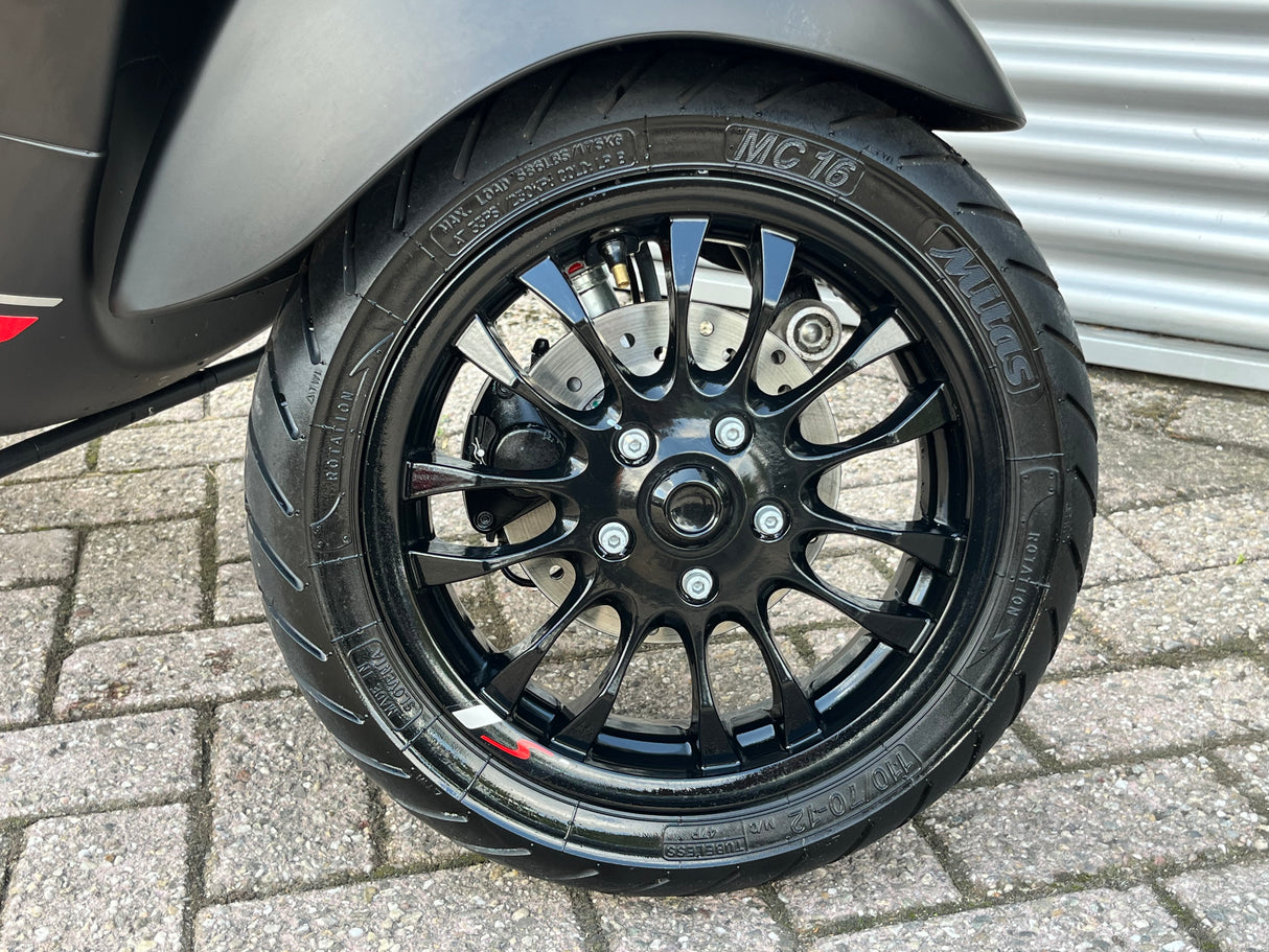 Vespa Sprint Mat Zwart Snor 2021 1737 km 1 eig NIEUWSTAAT