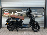 Vespa Sprint Glans Zwart Brom 2024 8228 km Full Option