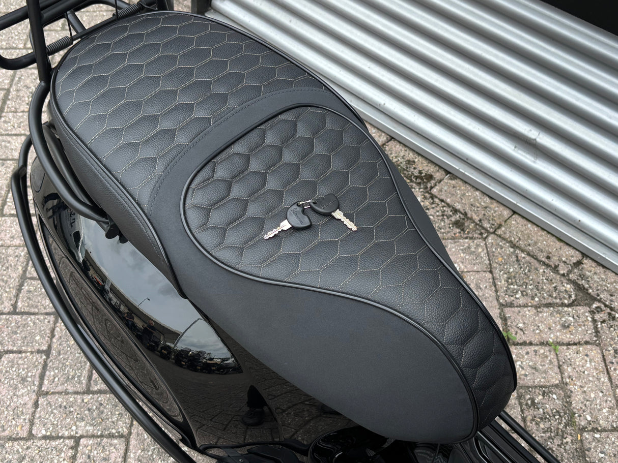 Vespa Sprint Black on Black Brom 2021 7389 km Full Option