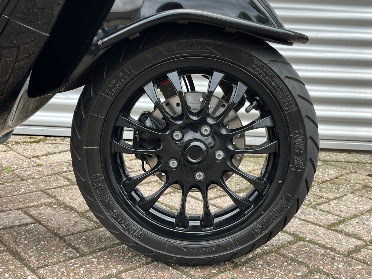 Vespa Sprint Black on Black Brom 2022 4499 km 1 eig