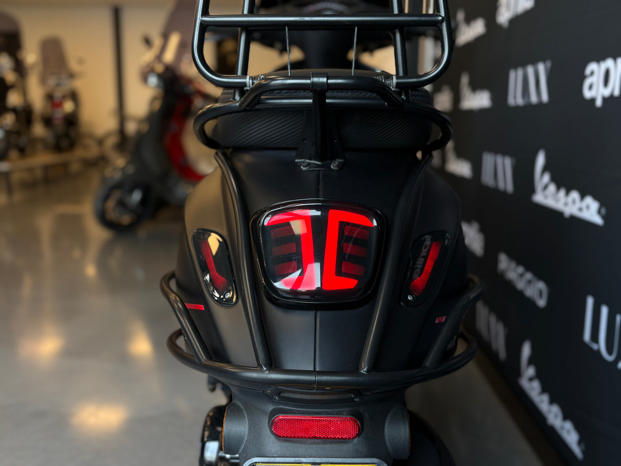 Vespa Sprint | Mat Zwart