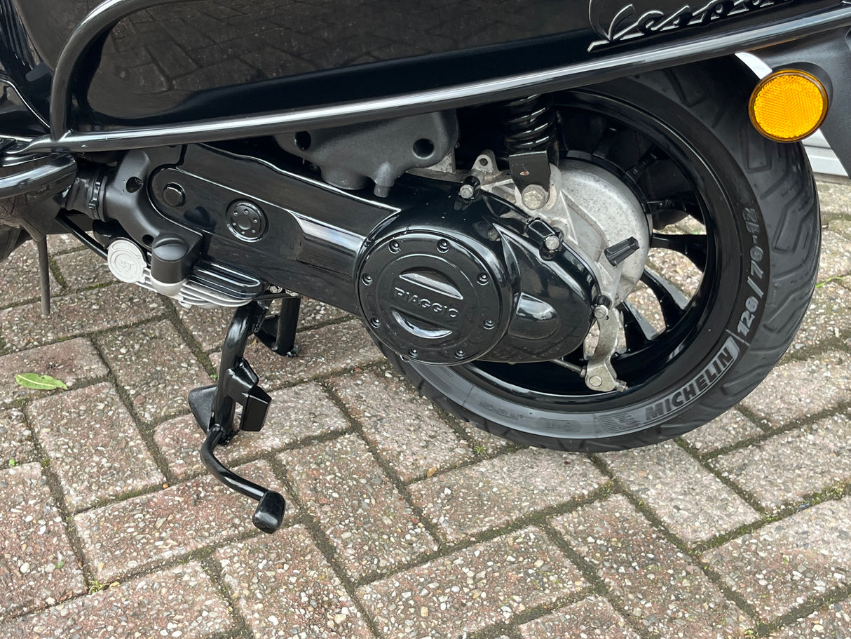 Vespa Sprint Black on Black Brom 2022 4499 km 1 eig