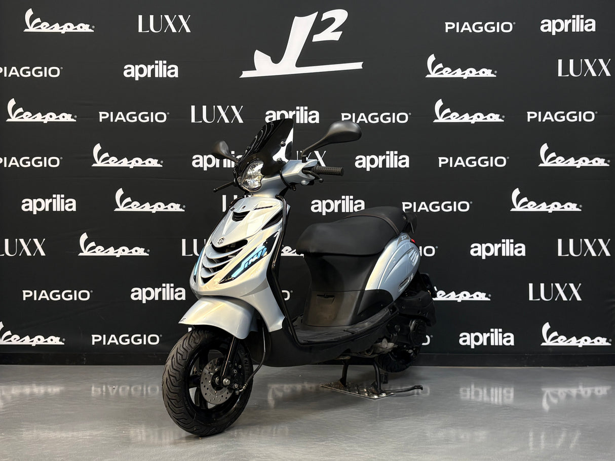 Piaggio Zip | White Gold