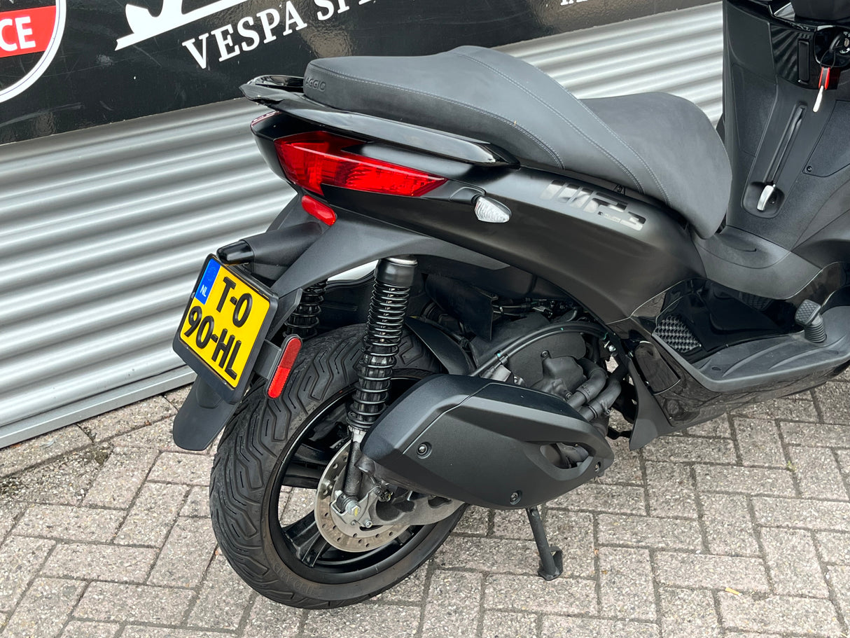 Piaggio MP3 300 Hpe mat zwart 2023 5212 km 1 eig BTW