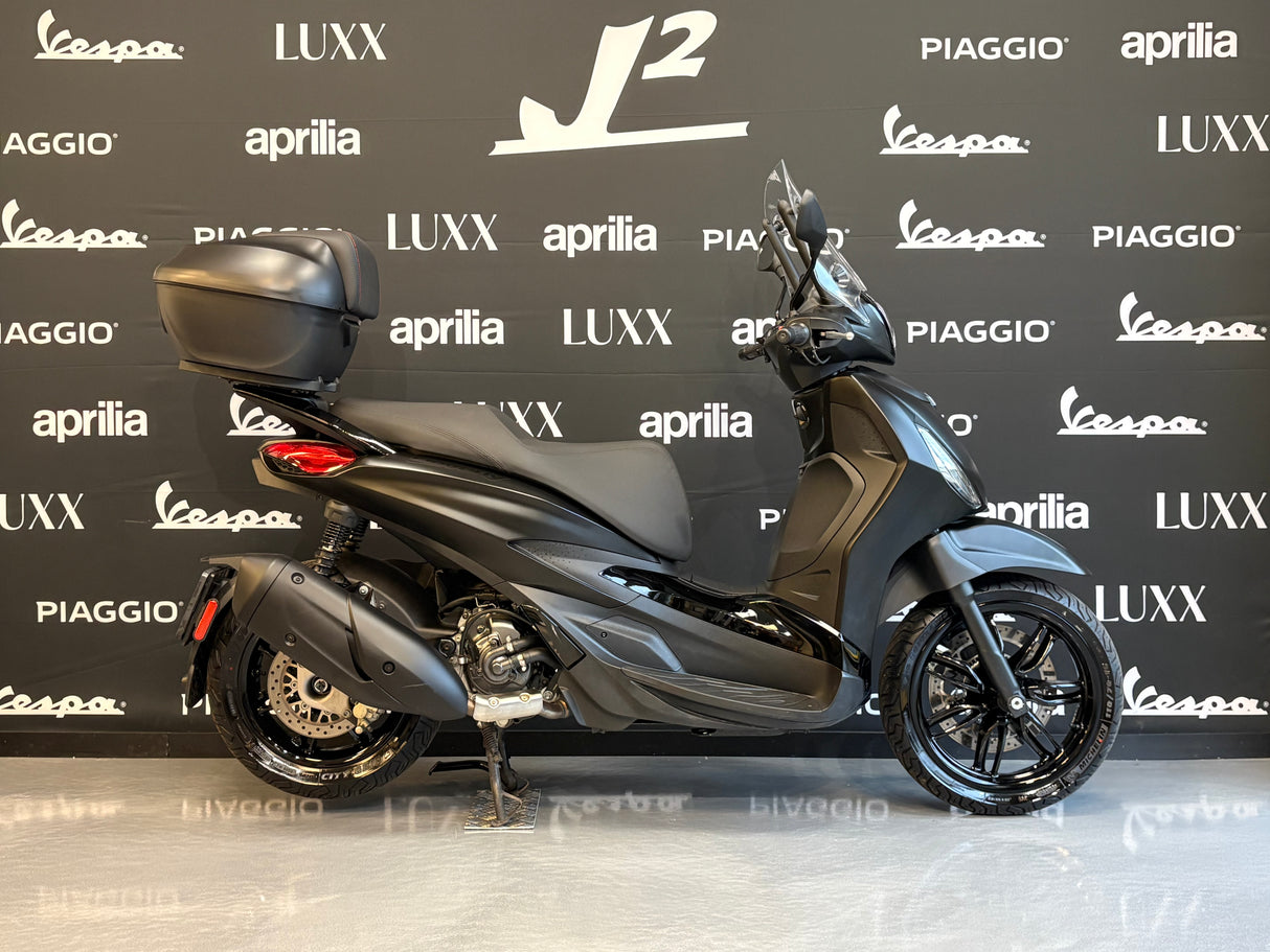Piaggio Beverly | Mat Zwart | 1 Eig