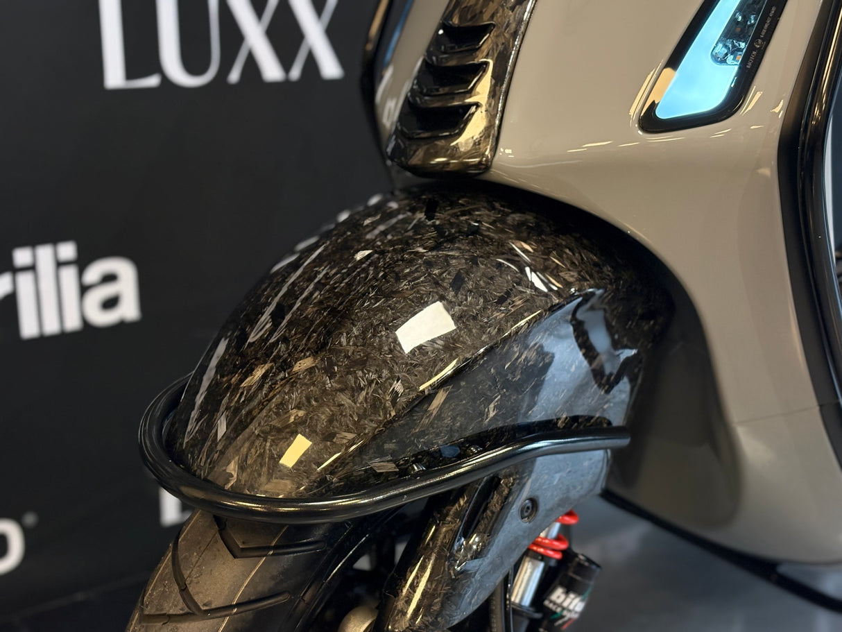 Vespa Sprint | Nardo Grey | Forged Carbon | Akrapovic