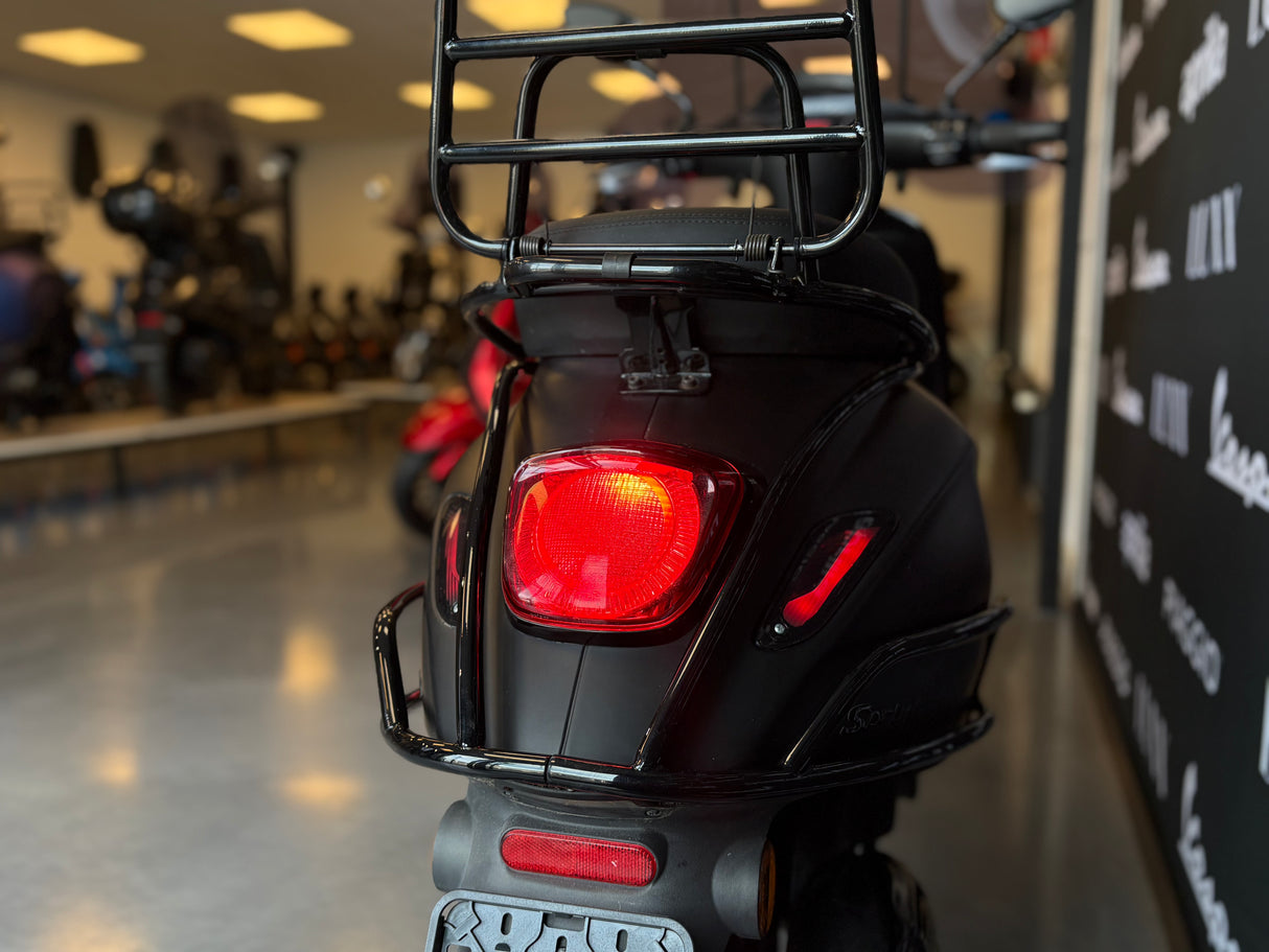 Vespa Sprint | Mat Zwart