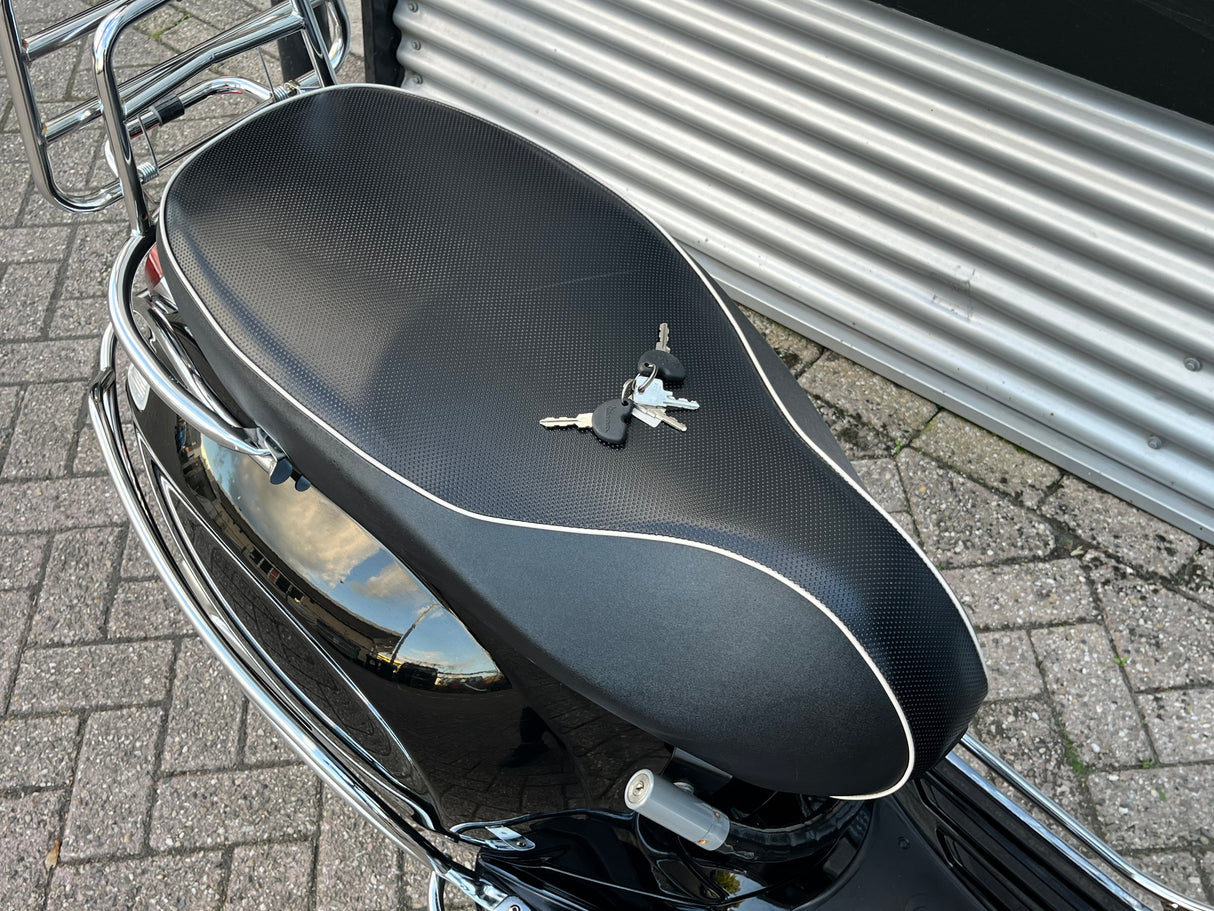 Vespa Sprint Glans Zwart Brom 2021 9000 km 1 eig GARANTIE