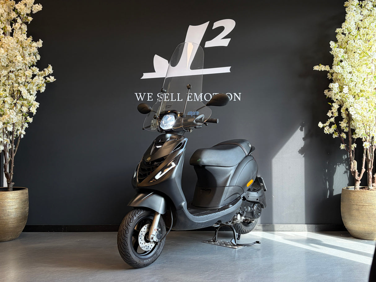 Piaggio Zip | Matt Zwart