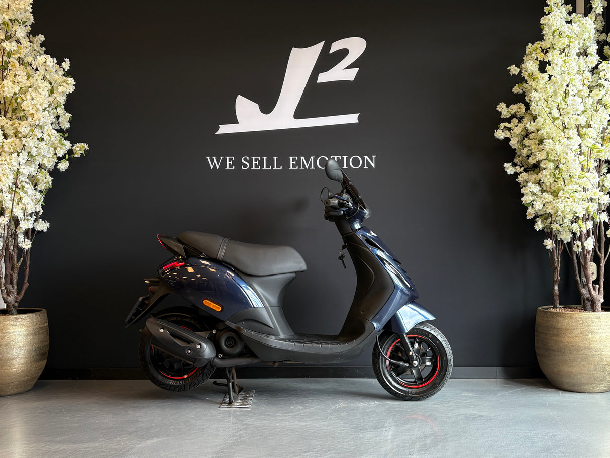 Piaggio Zip | Midnight Blu | 1 eig