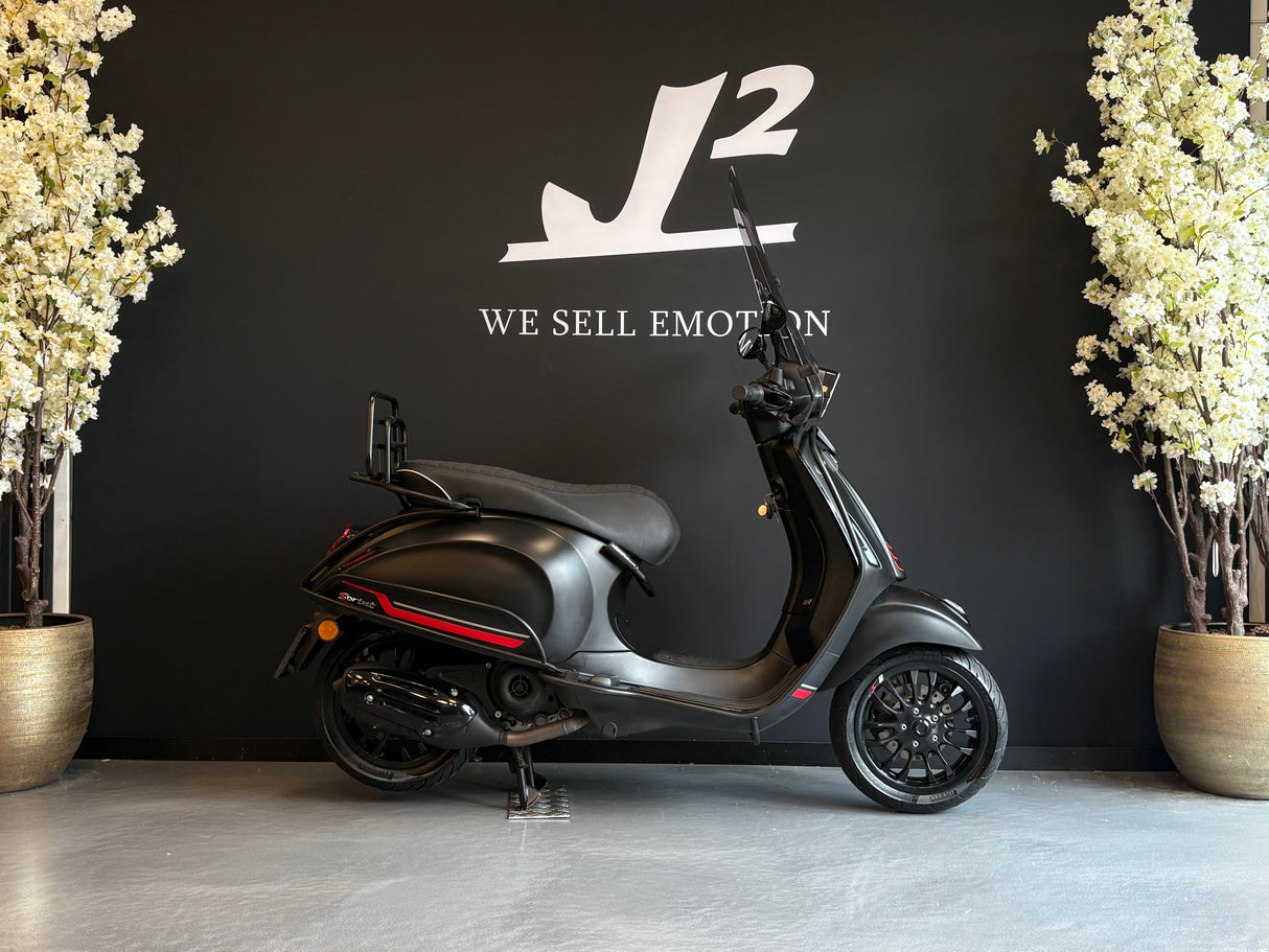 Vespa Sprint | Mat Zwart
