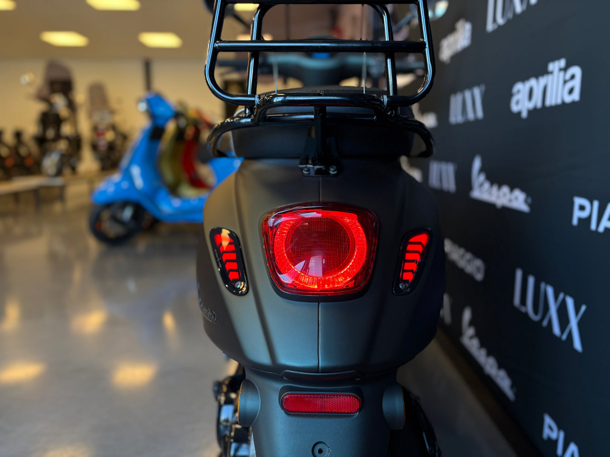 Vespa Primavera | Cobra Green