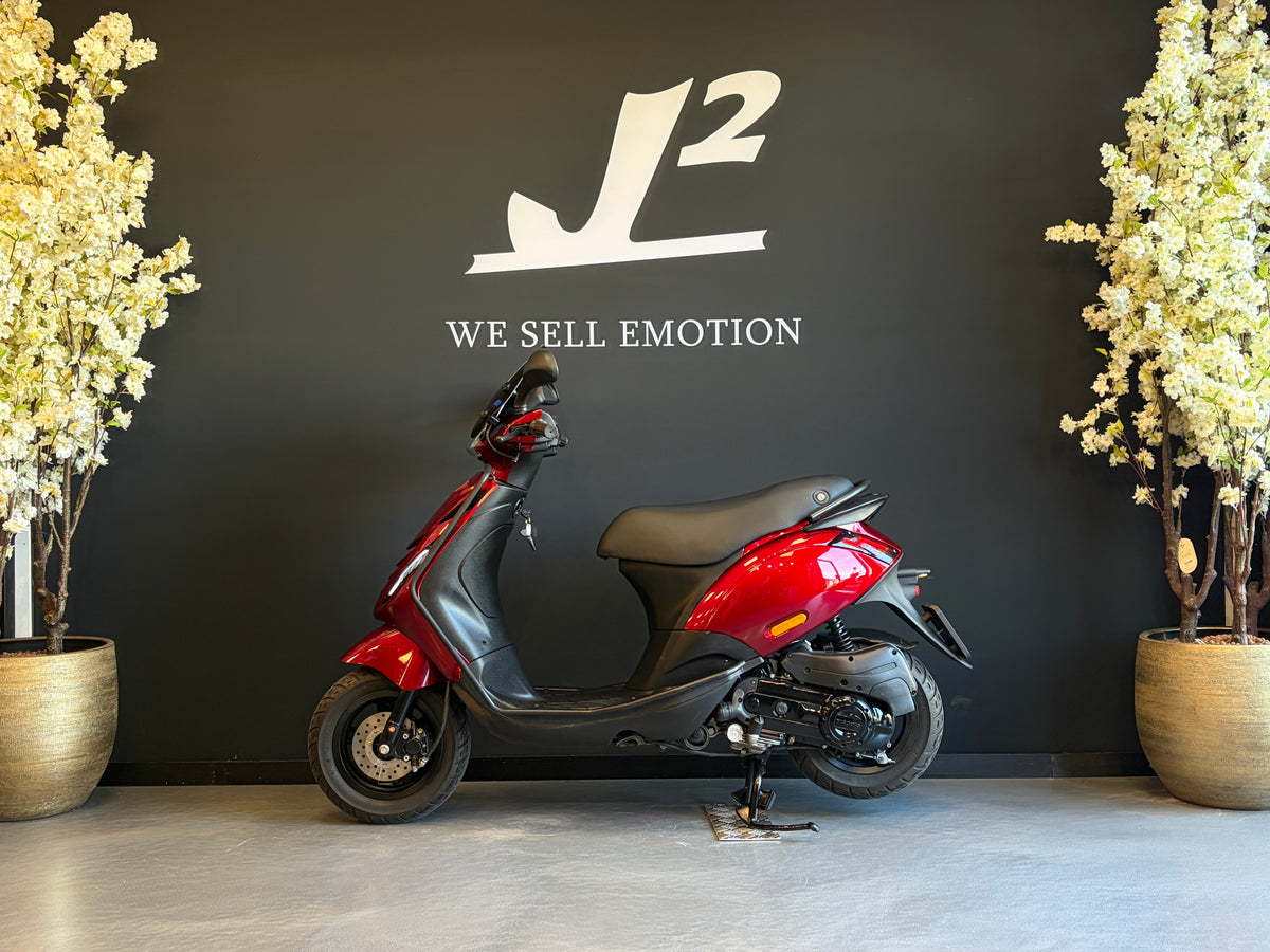 Piaggio Zip | Dark Candy Red