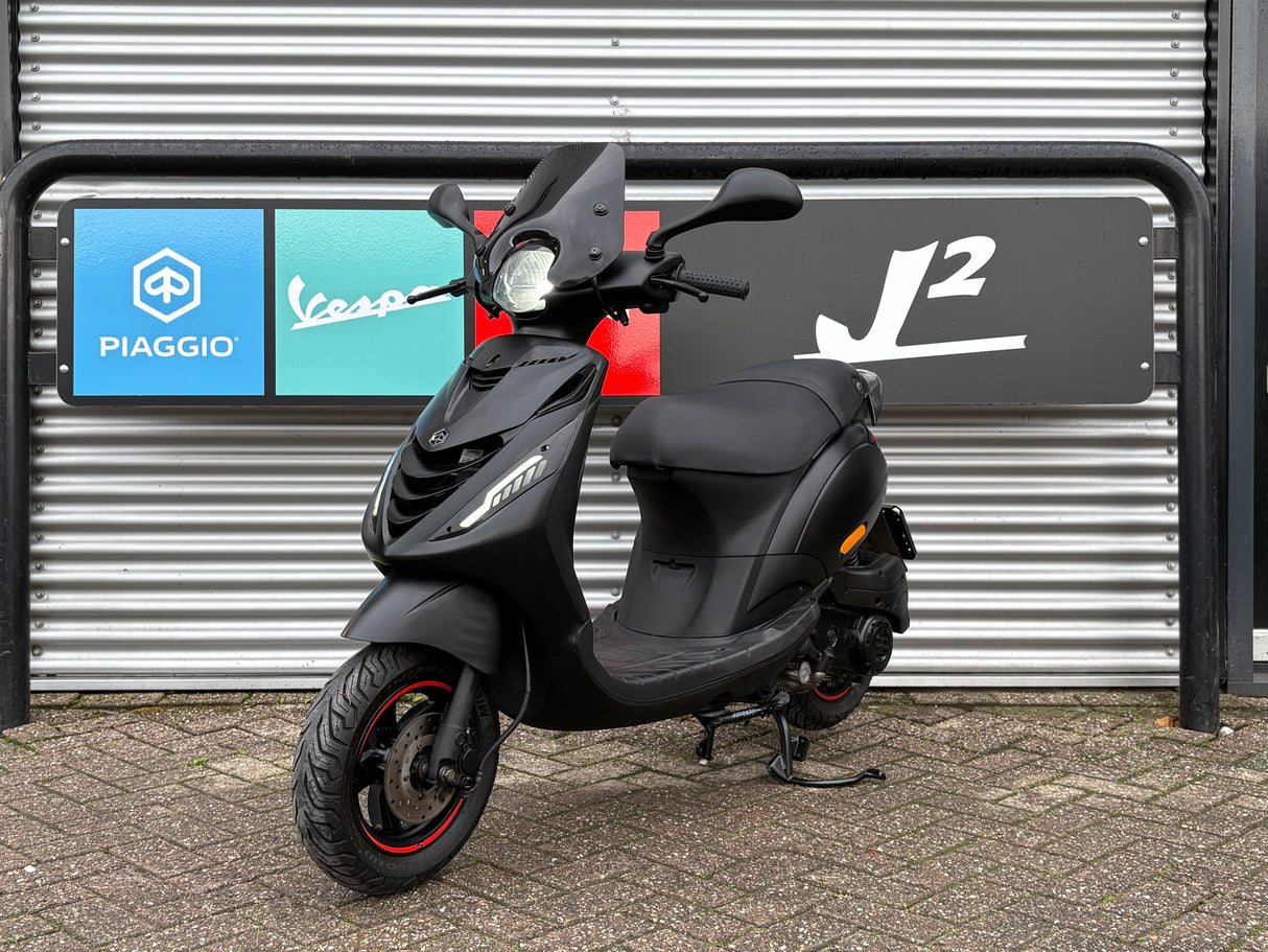 Piaggio Zip | Mat Zwart