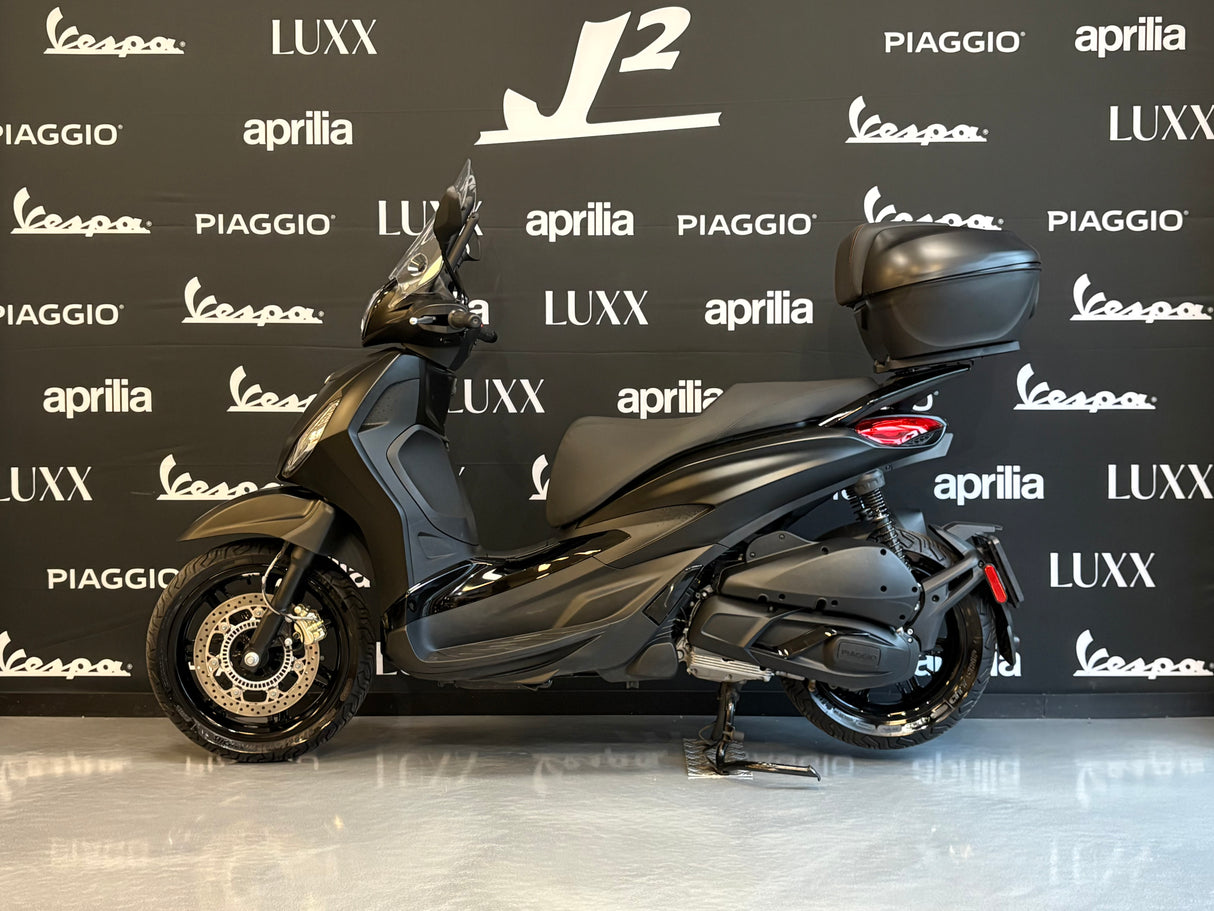 Piaggio Beverly | Mat Zwart | 1 Eig