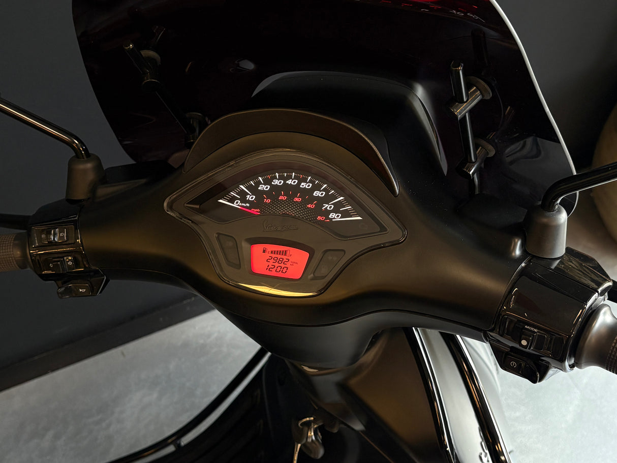 Vespa Sprint | Mat Zwart