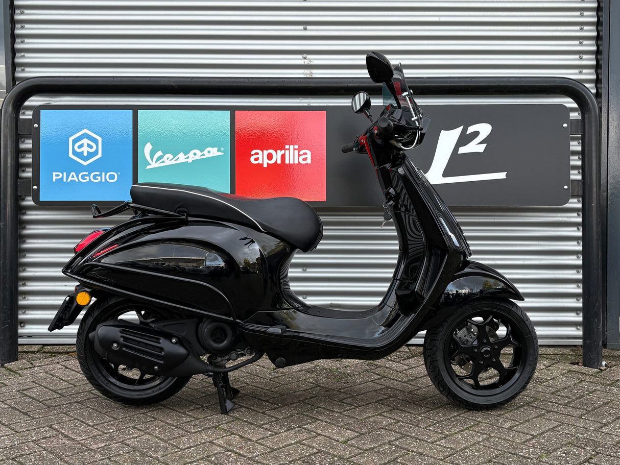 Vespa Sprint | Glans Zwart