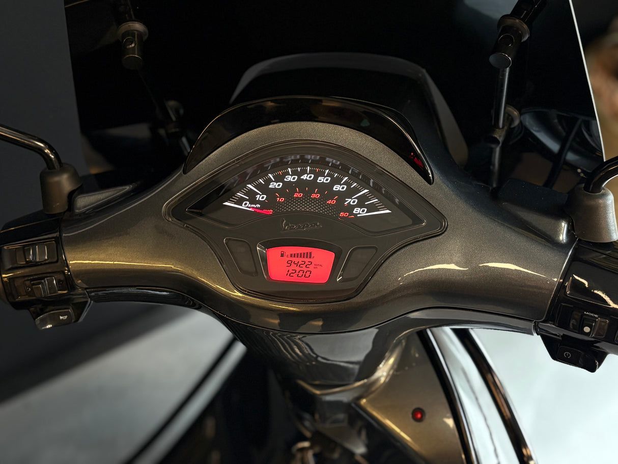 Vespa Sprint | Agaat Grijs | 1 eig