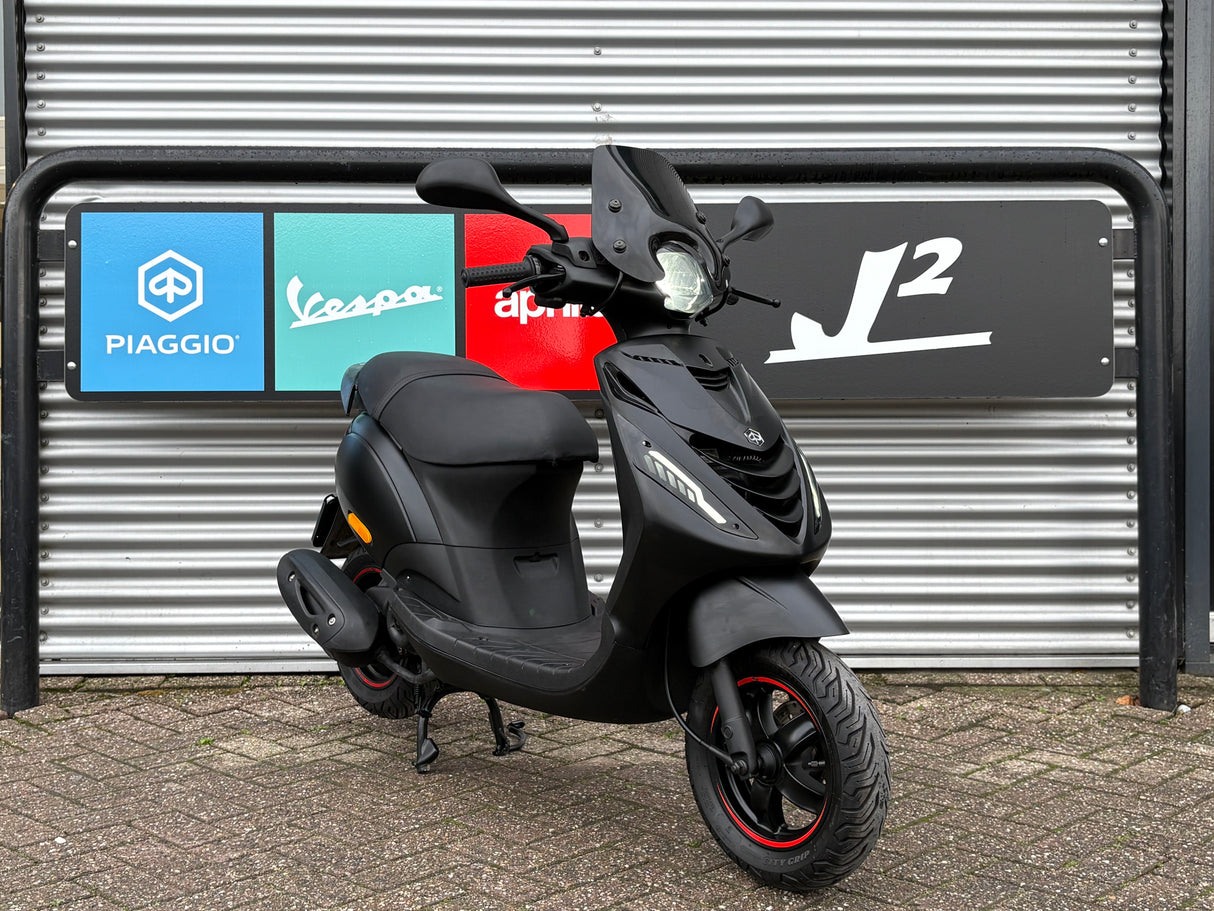 Piaggio Zip | Mat Zwart