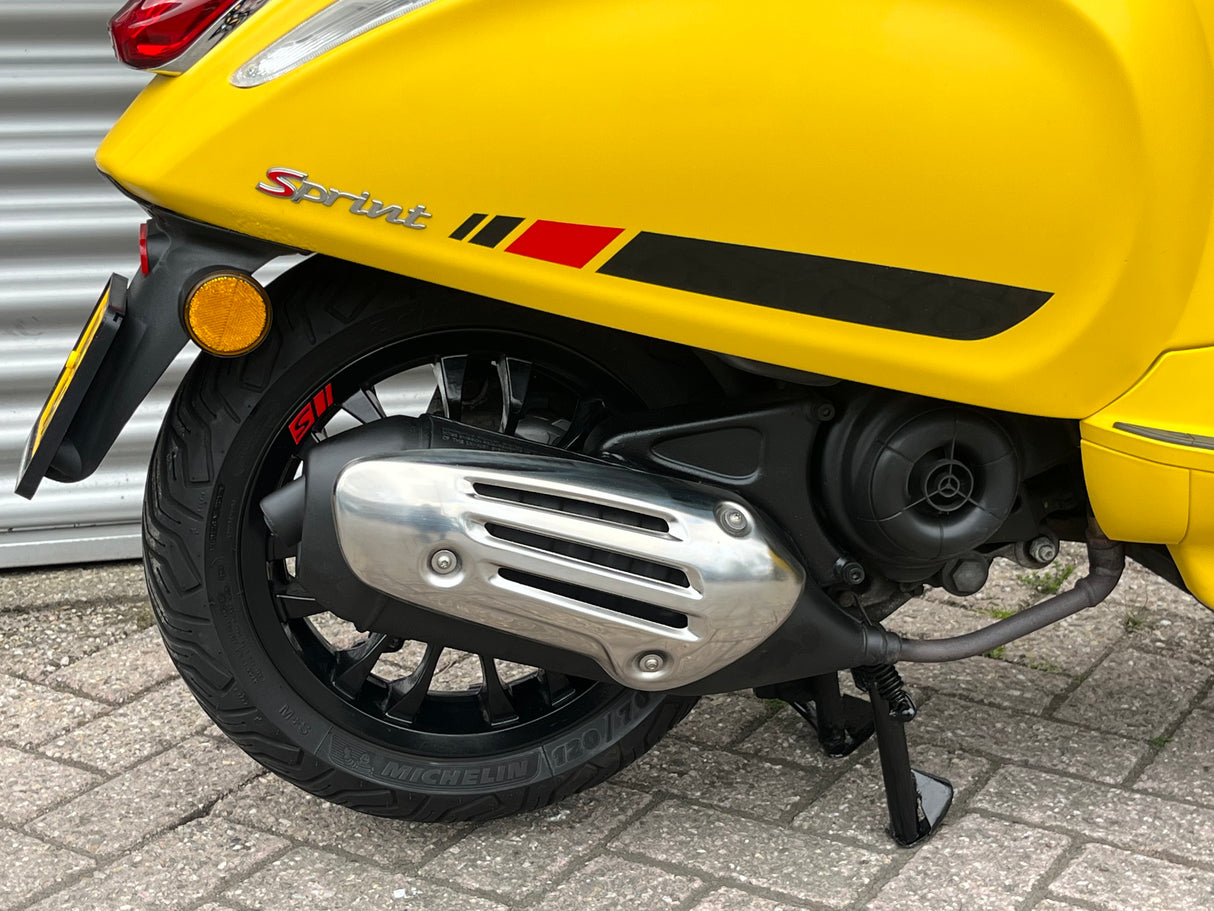 Vespa Sprint Mat Geel Brom 2018 9874 km 1 eig