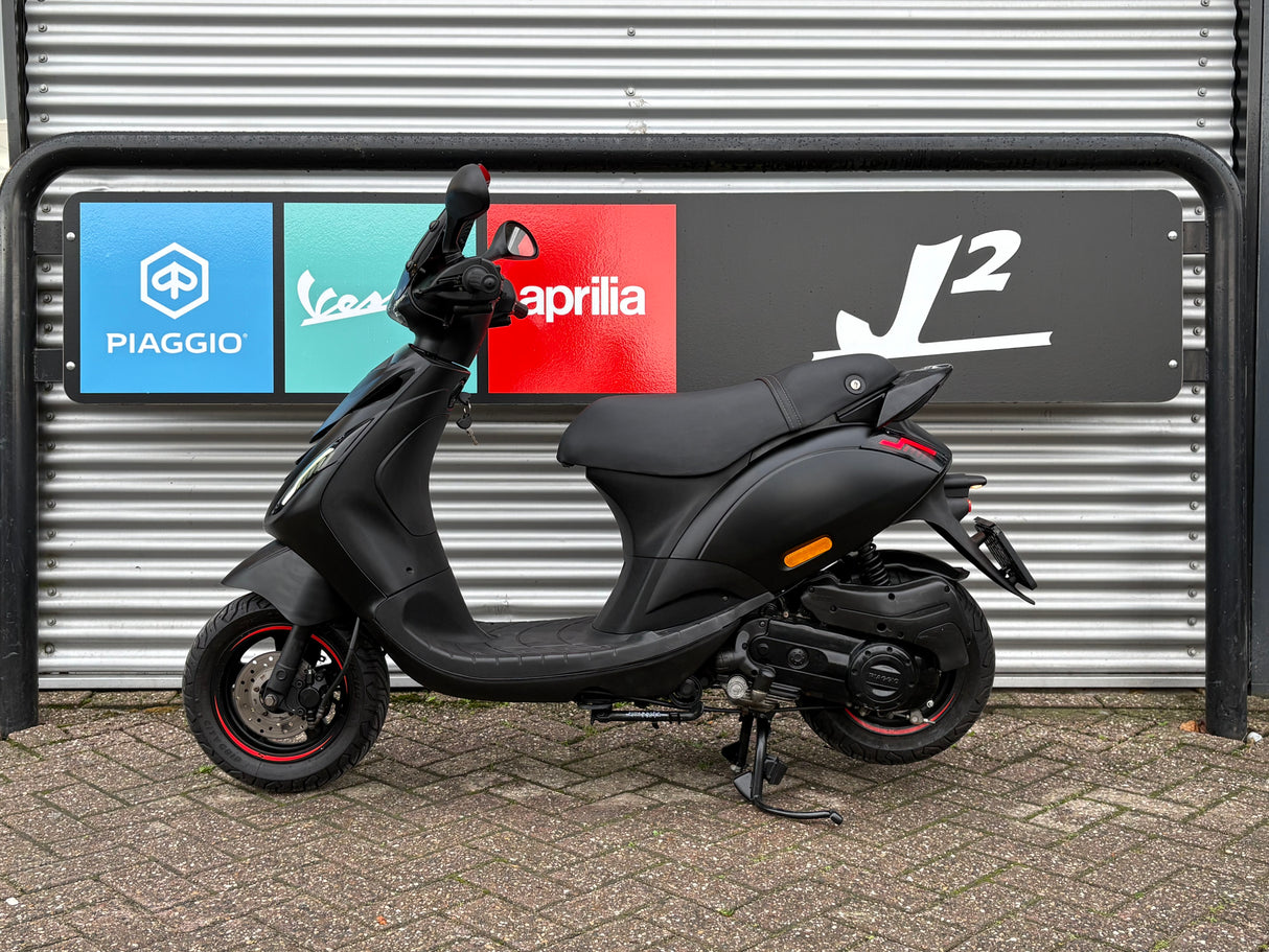 Piaggio Zip | Mat Zwart