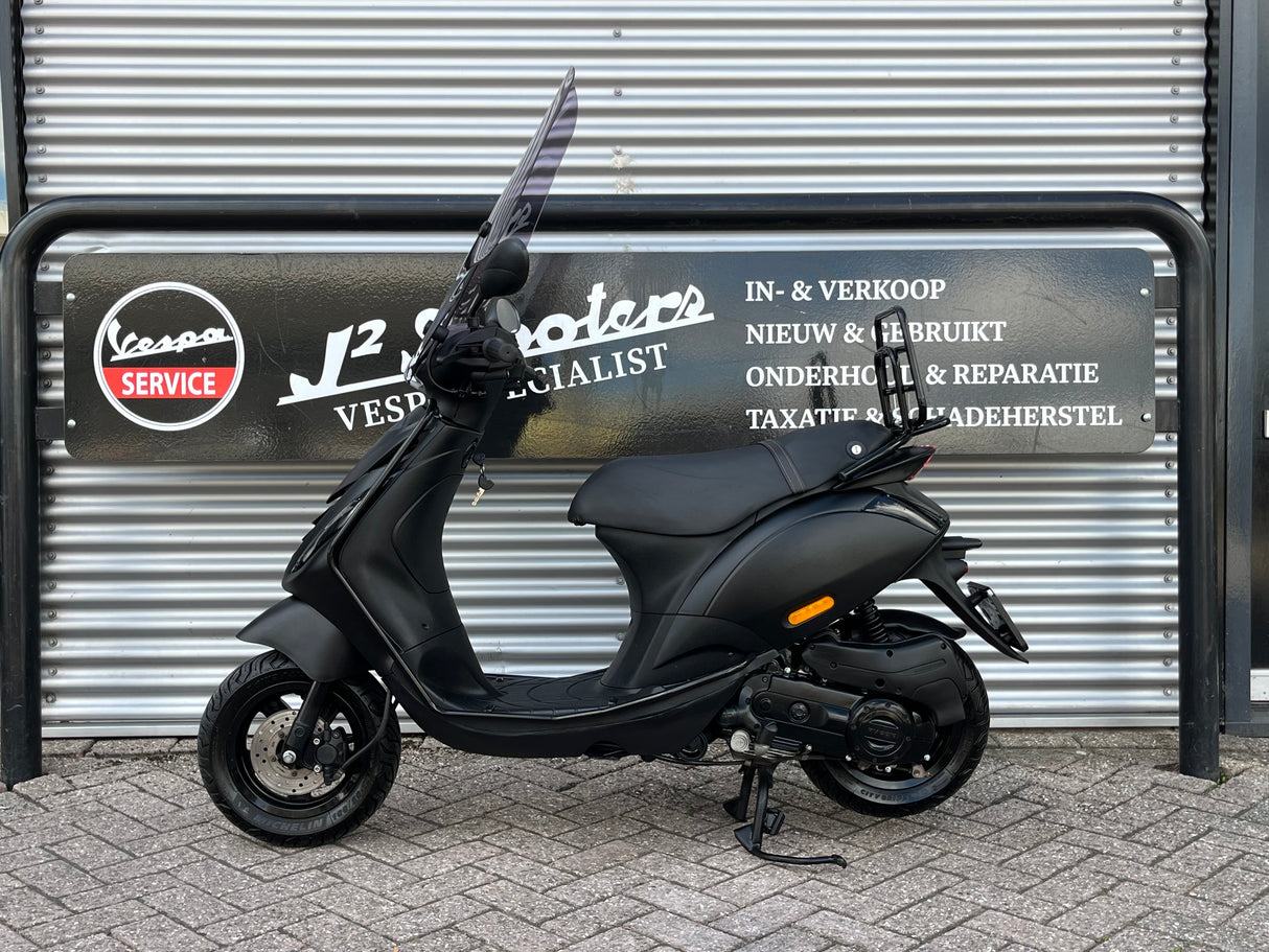 Piaggio Zip Mat Zwart Snor 2021 10111 km 1 eig